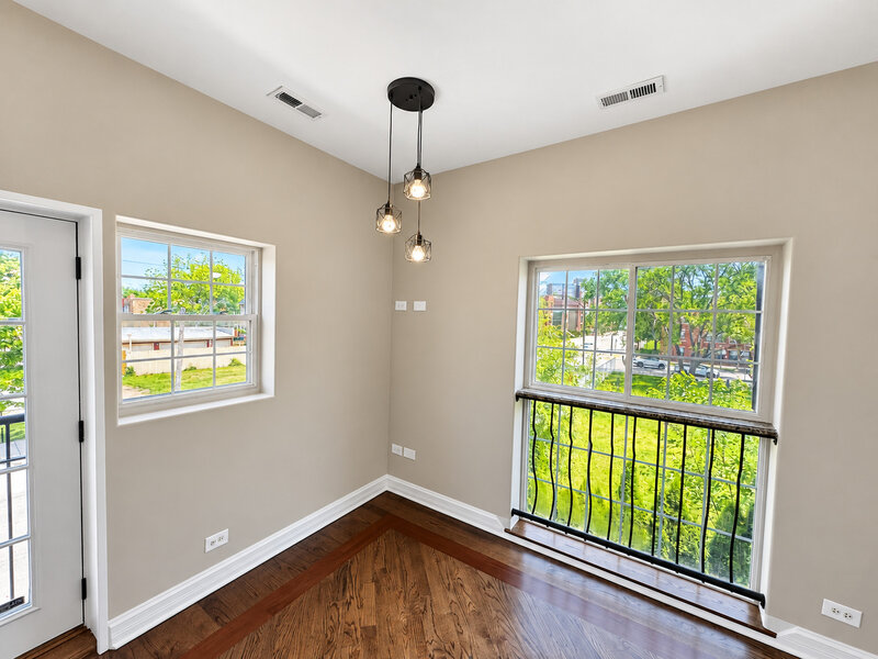 543 E 43rd Street Chicago IL 60653