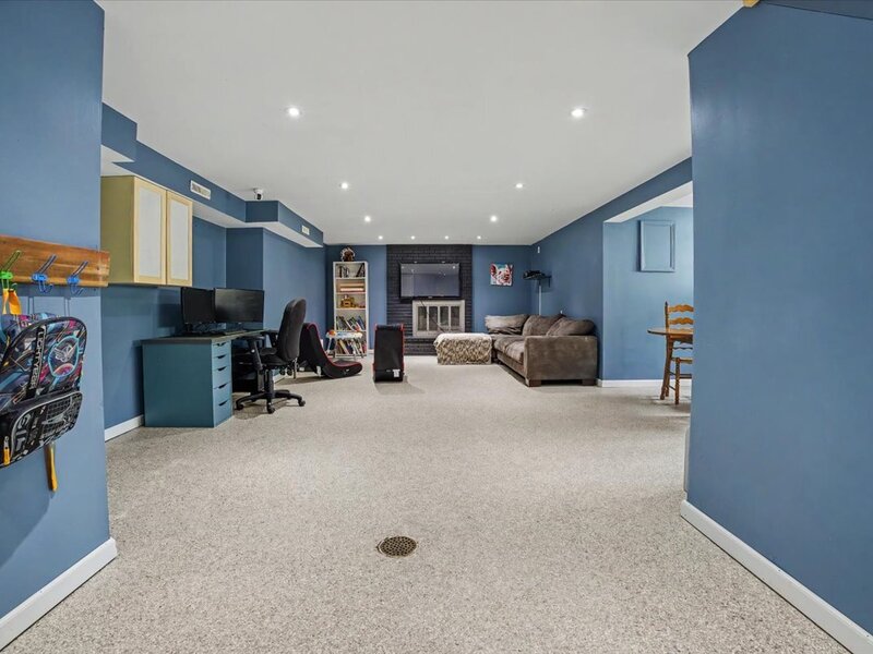 8 Briarwood Avenue Bloomington IL 61701