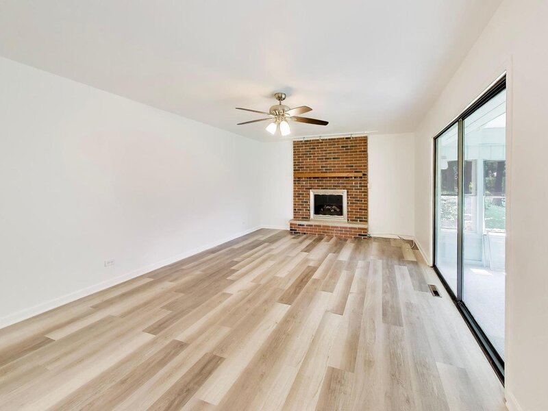 10 Hampshire Lane Willowbrook IL 60527