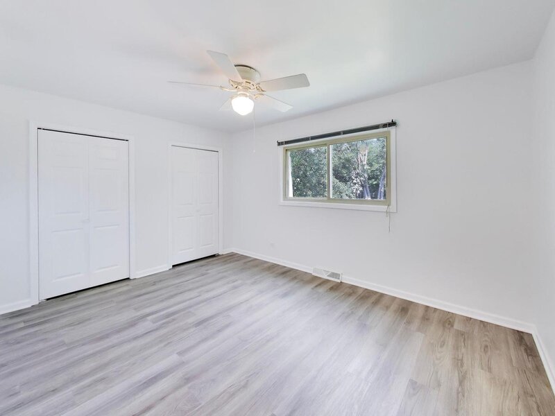 10 Hampshire Lane Willowbrook IL 60527