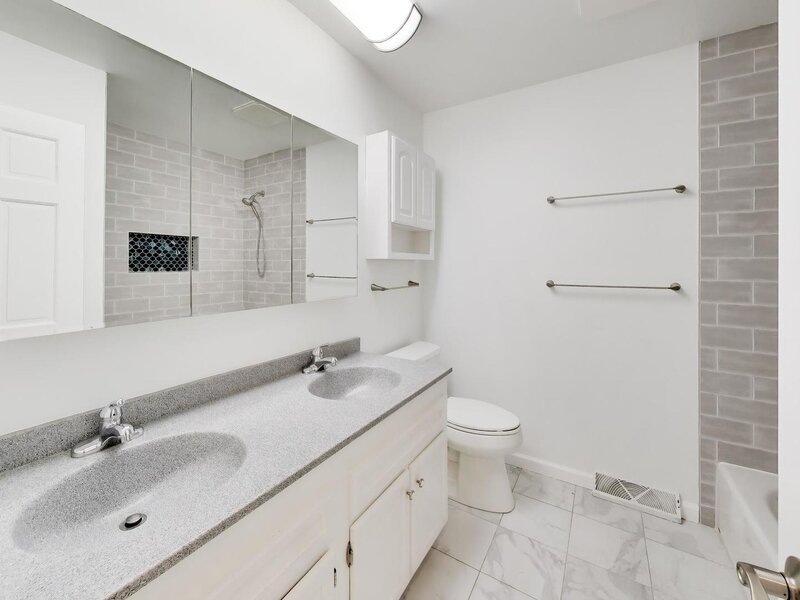 10 Hampshire Lane Willowbrook IL 60527