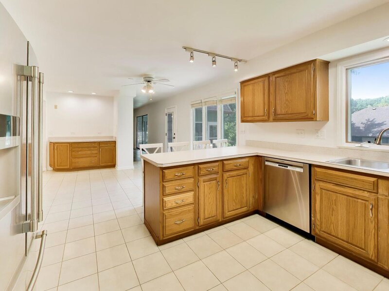 10 Hampshire Lane Willowbrook IL 60527