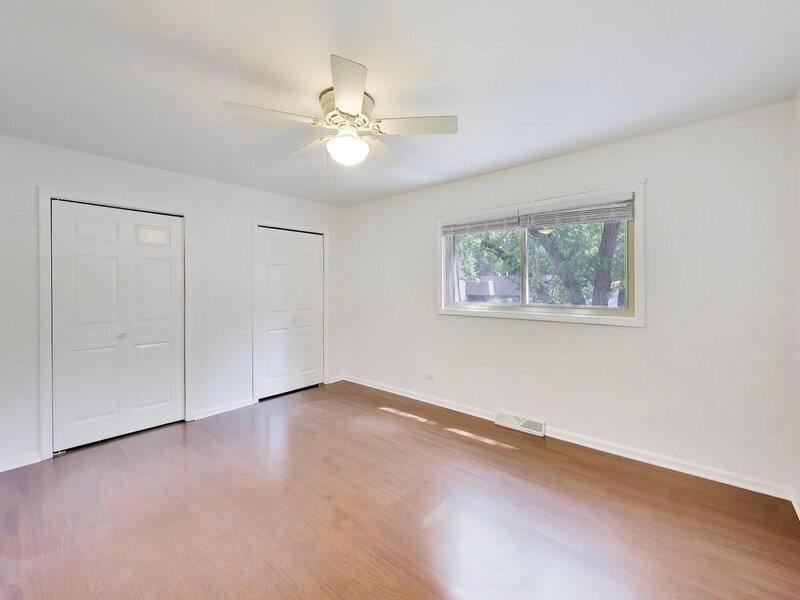 10 Hampshire Lane Willowbrook IL 60527