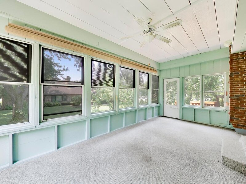 10 Hampshire Lane Willowbrook IL 60527