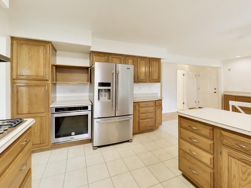 10 Hampshire Lane Willowbrook IL 60527