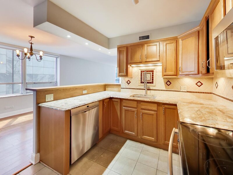 201 E Chestnut Street Chicago IL 60611