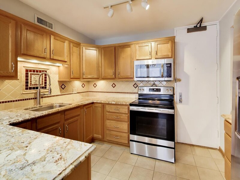 201 E Chestnut Street Chicago IL 60611
