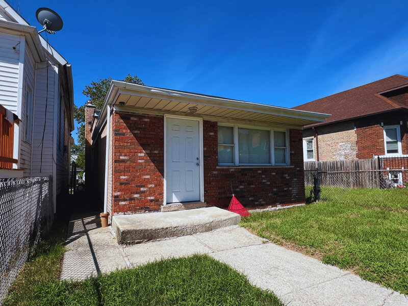 6728 S Carpenter Street Chicago IL 60621