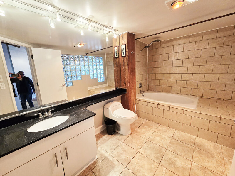 913 W Van Buren Street Chicago IL 60607