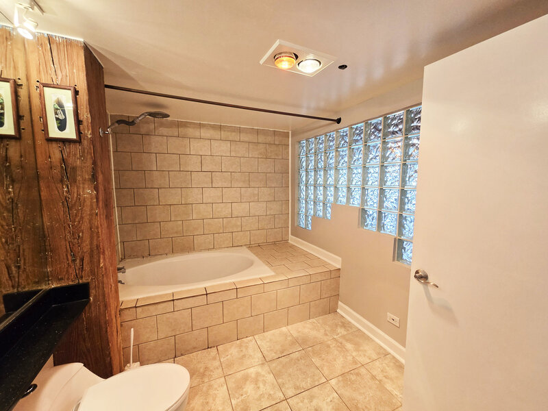 913 W Van Buren Street Chicago IL 60607