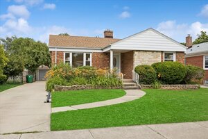 Photo of 1307 Hull Avenue Westchester IL 60154