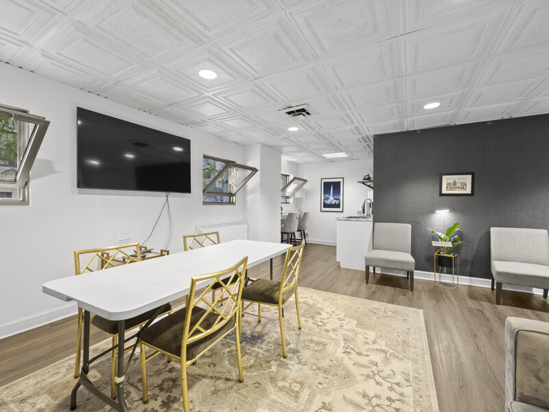 253 E Delaware Place Chicago IL 60611