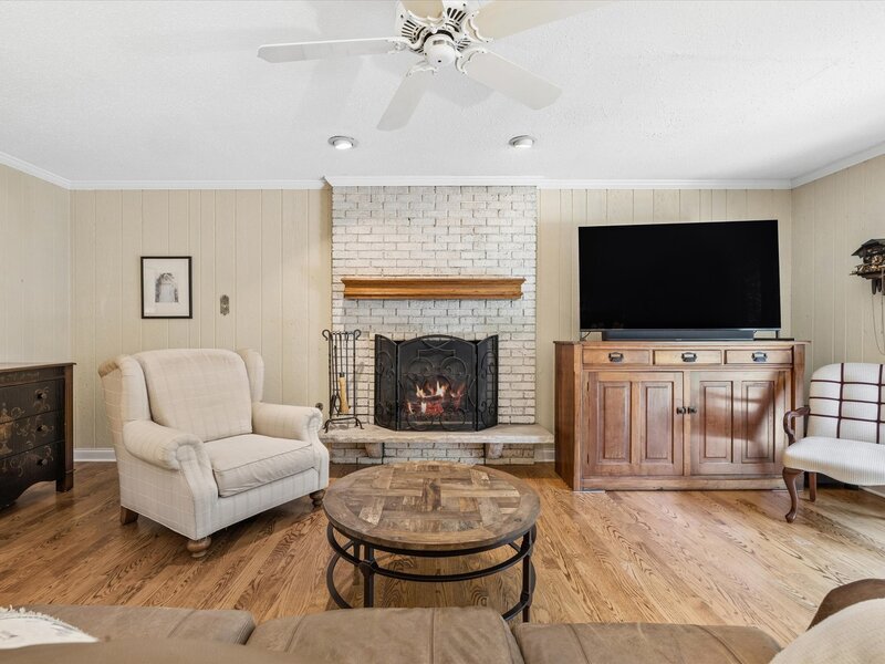 6402 Indian Head Court Indian Head Park IL 60525