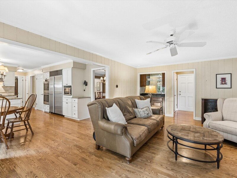6402 Indian Head Court Indian Head Park IL 60525