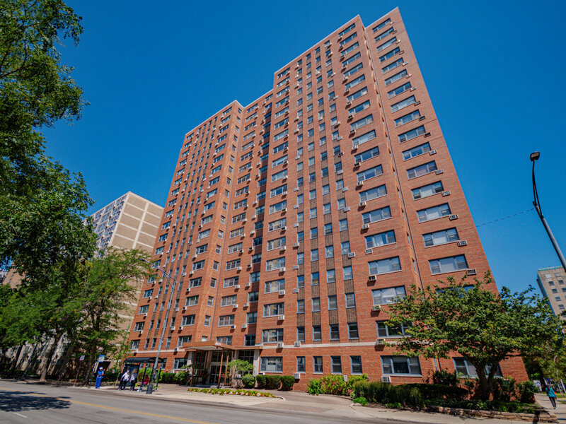 2909 N Sheridan Road Chicago IL 60657