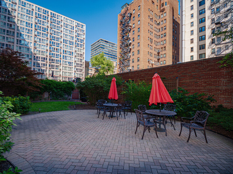 2909 N Sheridan Road Chicago IL 60657