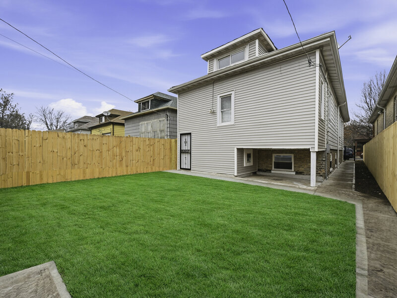 8418 S Essex Avenue Chicago IL 60617
