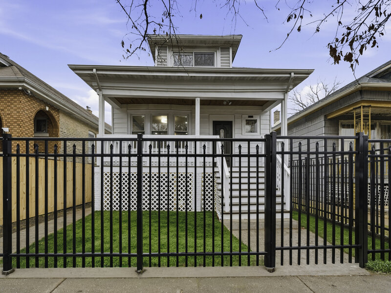 8418 S Essex Avenue Chicago IL 60617
