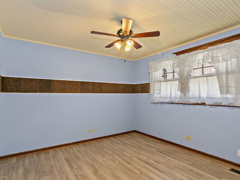 2 Summit Avenue East Dundee IL 60118