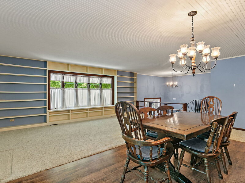 2 Summit Avenue East Dundee IL 60118