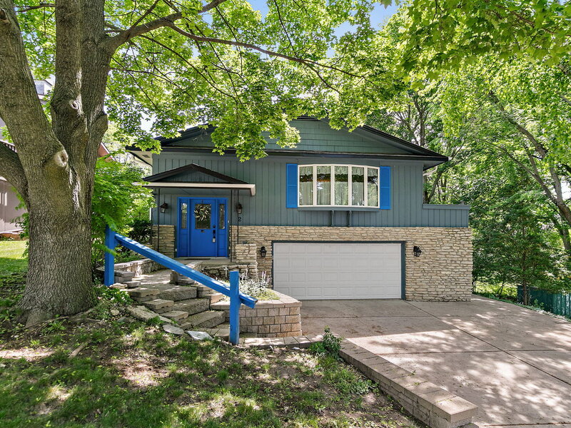 2 Summit Avenue East Dundee IL 60118