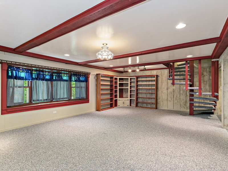 2 Summit Avenue East Dundee IL 60118