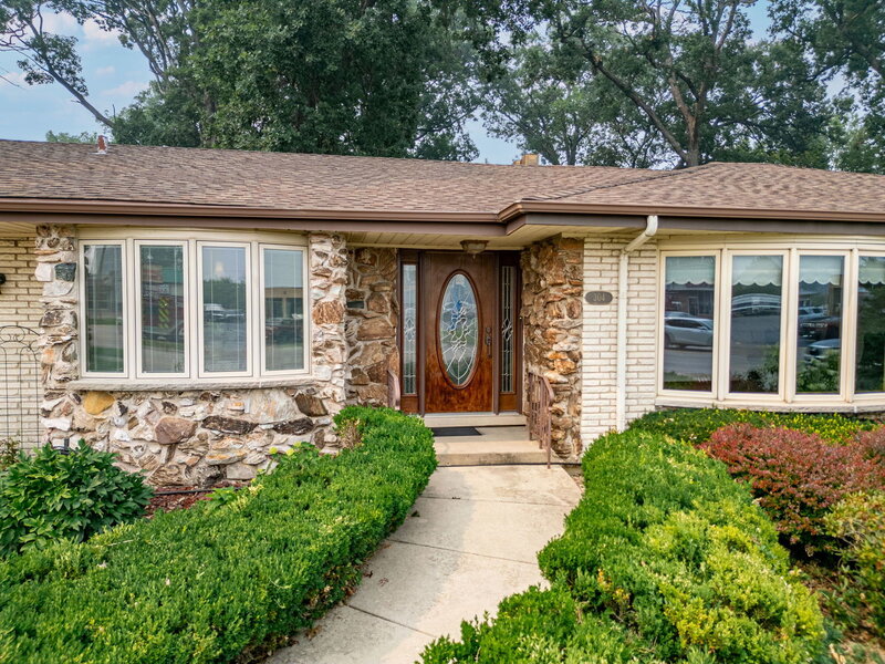 304 E Irving Park Road Roselle IL 60172