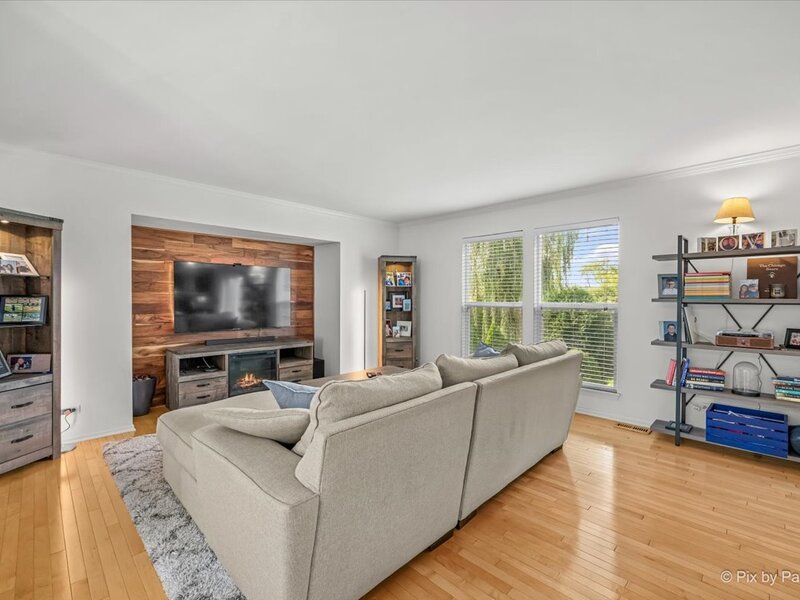 712 Brighton Circle Port Barrington IL 60010