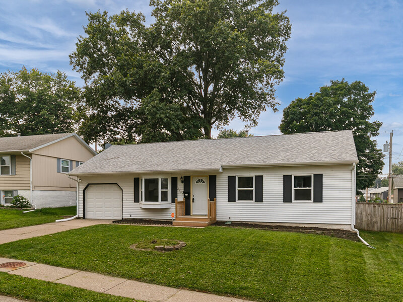 2704 Wood Dale Avenue Davenport IA 52804