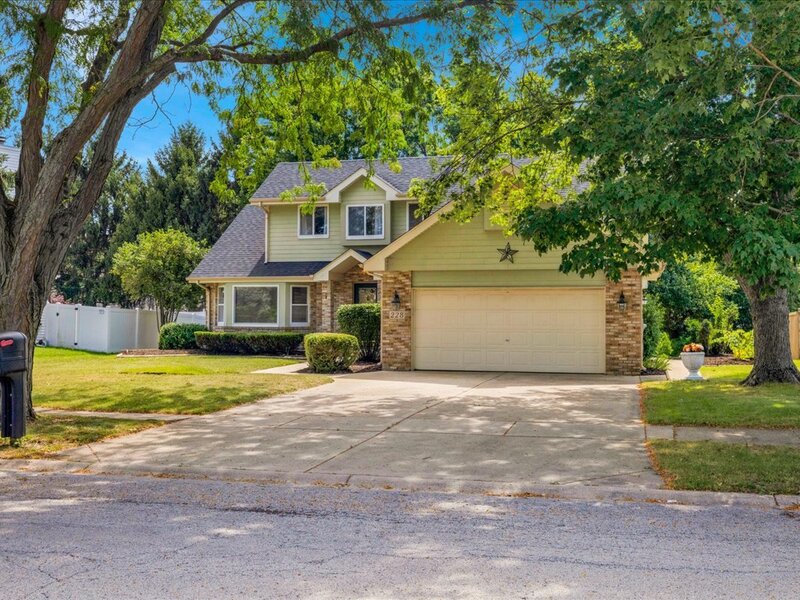 228 Whitetail Crossing Oswego IL 60543