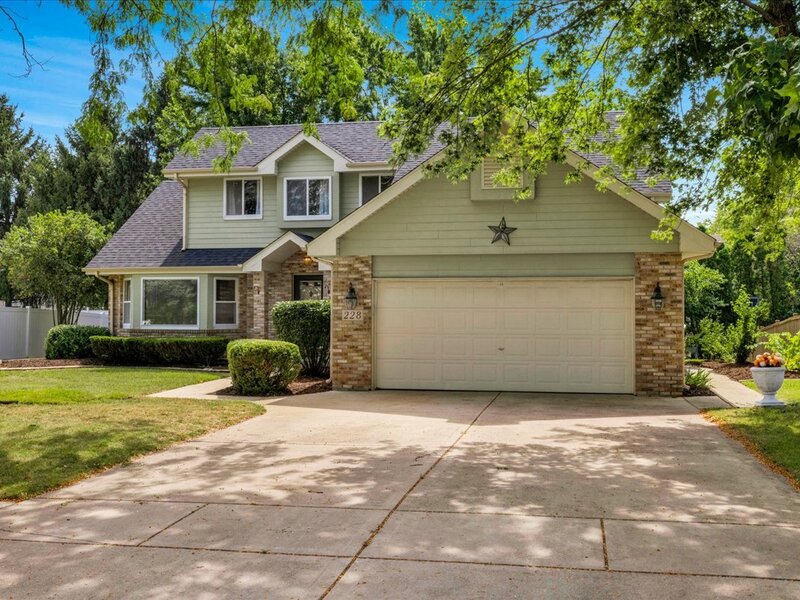 228 Whitetail Crossing Oswego IL 60543