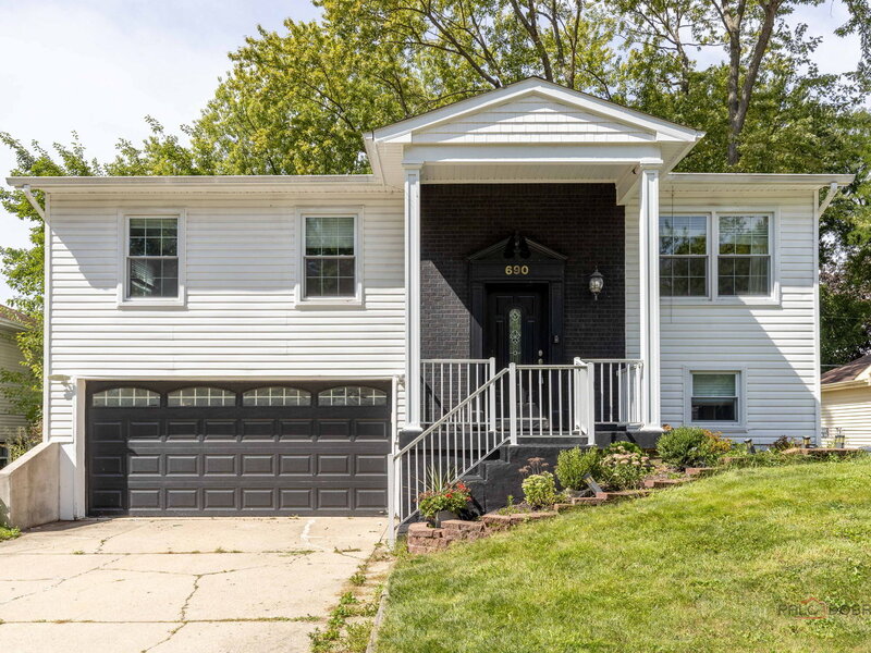 690 Macarthur Drive Buffalo Grove IL 60089