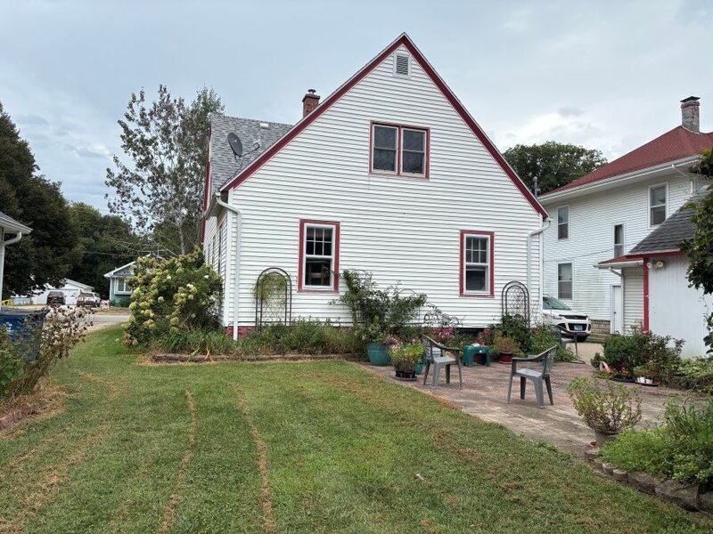 623 S 2nd Street Watseka IL 60970