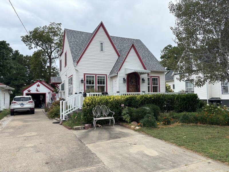 623 S 2nd Street Watseka IL 60970
