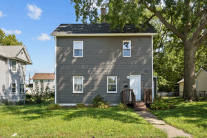 Photo of 1717 Esplanade Avenue Davenport IA 52803