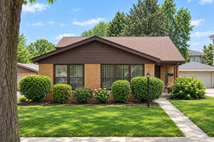 Photo of 10536 S Kilbourn Avenue Oak Lawn IL 60453
