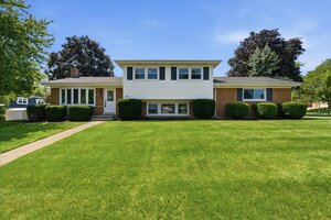 Photo of 37 E Weathersfield Way Schaumburg IL 60193