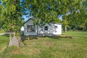 Photo of 1219 Devils Glen Road Bettendorf IA 52722