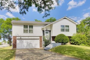 Photo of 2 Oakmont Court Streamwood IL 60107