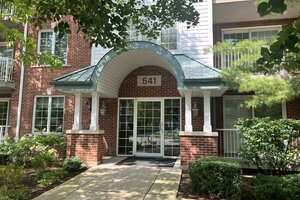 Photo of 541 N Hough Street Barrington IL 60010 Unit 305