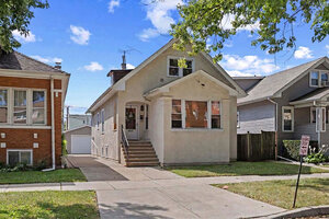 Photo of 4865 W Cornelia Avenue Chicago IL 60641