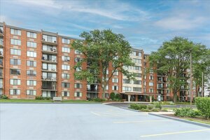 Photo of 2000 Saint Regis Drive Lombard IL 60148 Unit 6J