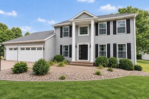 Photo of 2520 Buckingham Avenue Bettendorf IA 52722