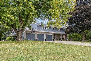 Photo of 4200 Tanglewood Road Bettendorf IA 52722