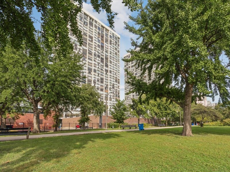 5445 N Sheridan Road Chicago IL 60640