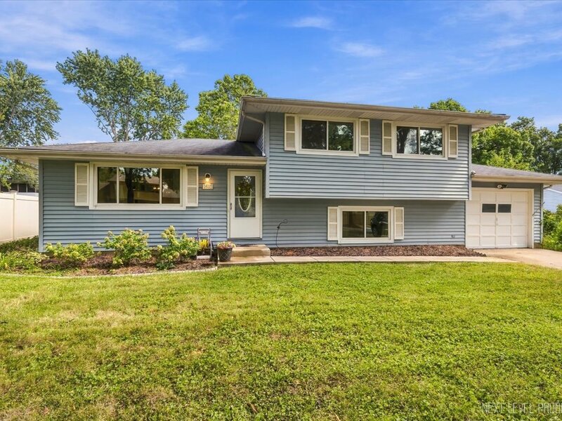 1612 Forrest Boulevard St. Charles IL 60174