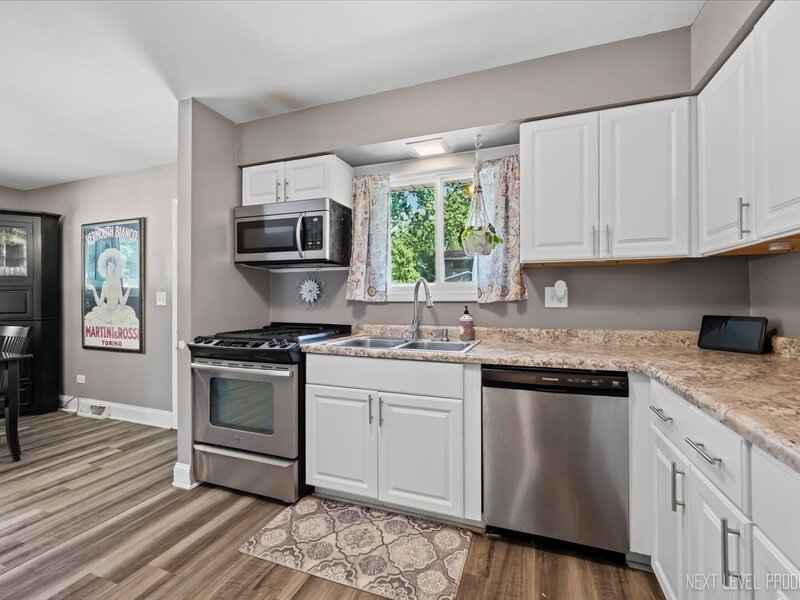 1612 Forrest Boulevard St. Charles IL 60174