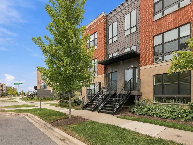 1209 Lakepointe Drive Schaumburg IL 60173