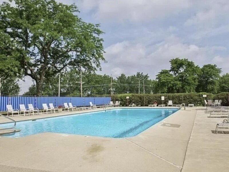 6833 N Kedzie Avenue Chicago IL 60645