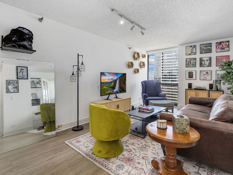 1122 N Clark Street Chicago IL 60610